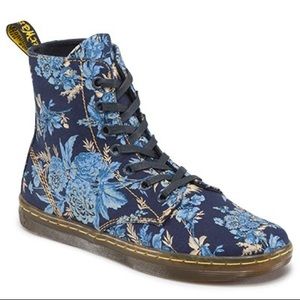 DR. MARTENS // HACKNEY IN BLUE JOUY FLORAL CANVAS